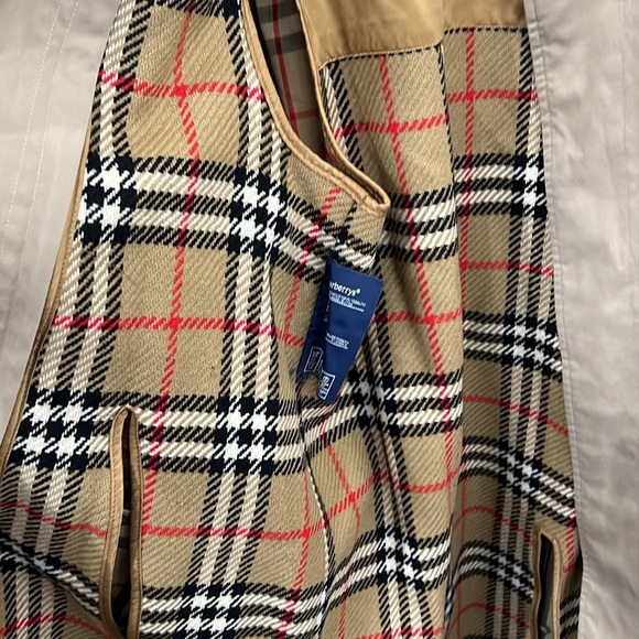 Men’s Burberry double lined trench coat Size L button closure. Pre owned - Picture 2 of 12